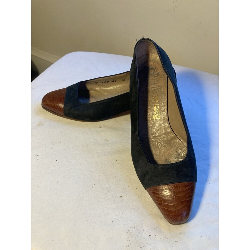 Vintage Ferragamo Blue Suede Leather 6.5 Shoes Kitten Heels & Alligator Toe